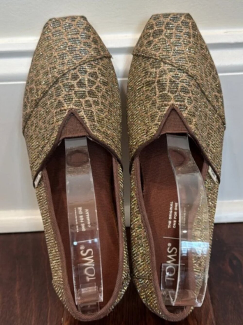 NWOB Toms Womens Leopard Print Flats Sz 9